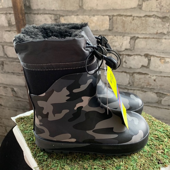 NWT Boys Western Chief Camo Insulated Rainboot - Picture 2 of 7
